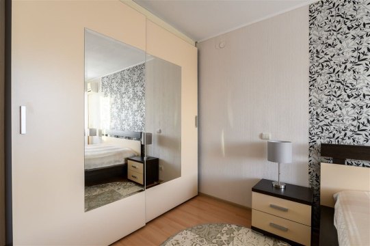 2-к квартира, 10/15 эт., 50м²